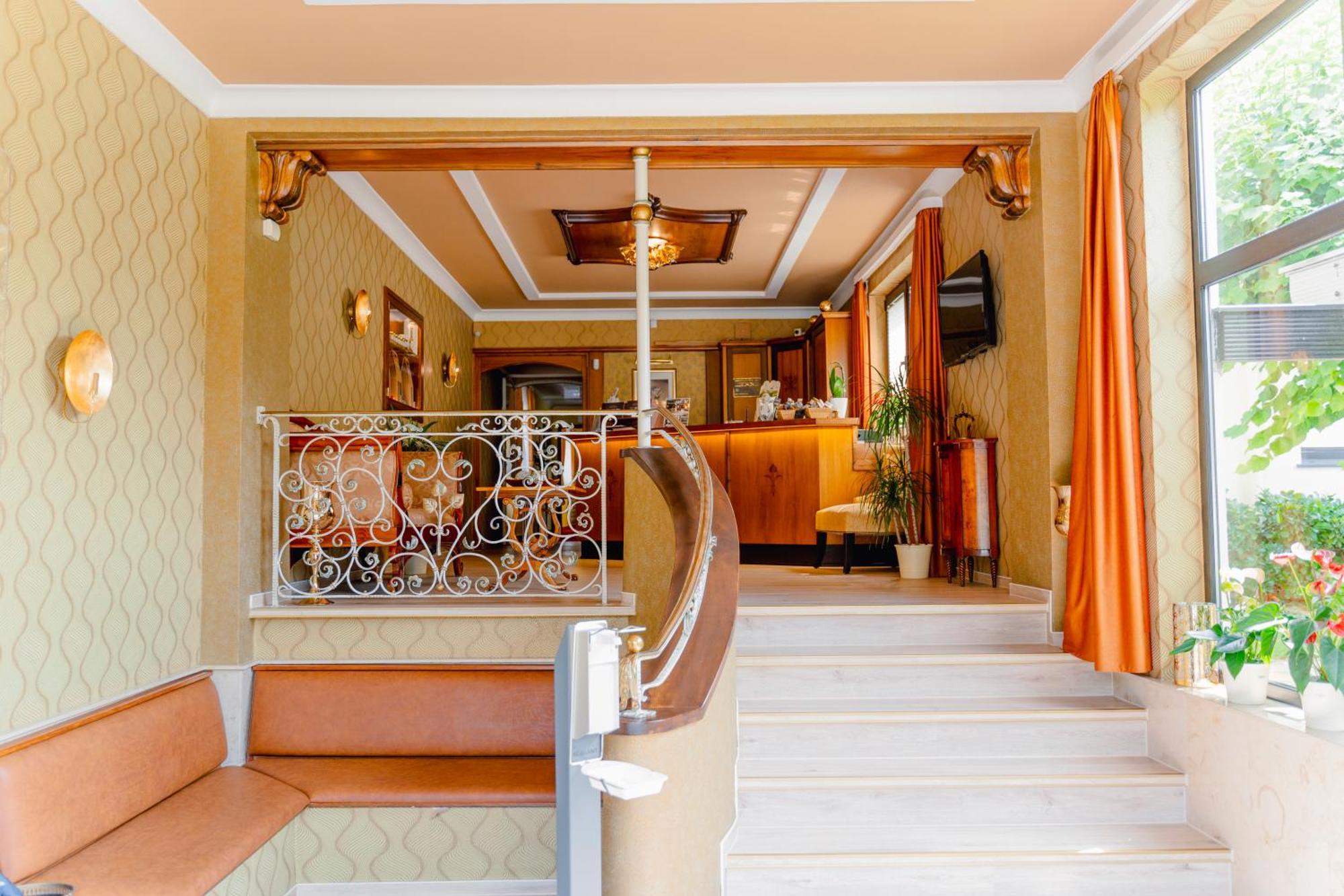 Hotel Unter Den Linden Рюдесхайм-на-Рейне Экстерьер фото