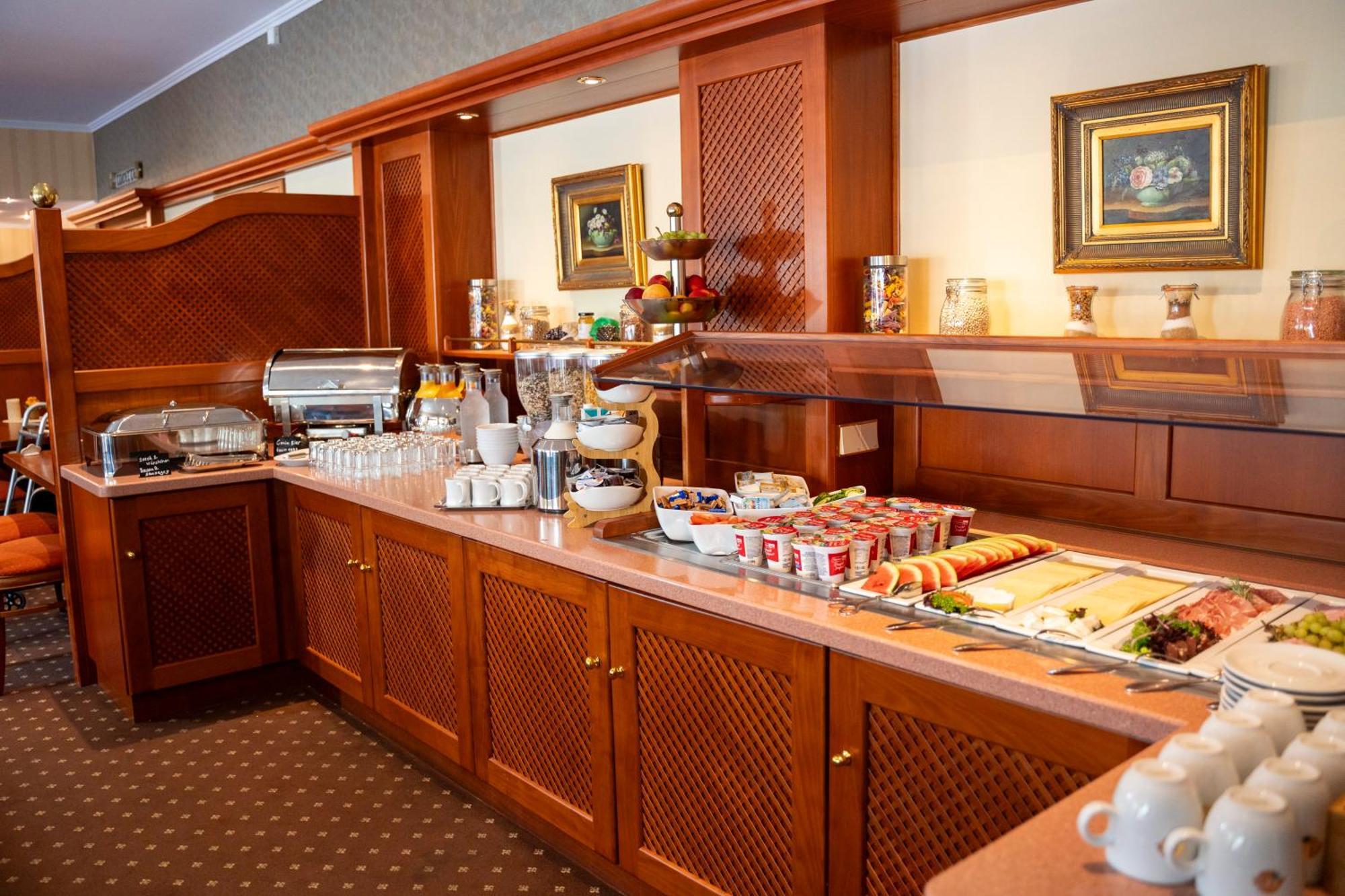 Hotel Unter Den Linden Рюдесхайм-на-Рейне Экстерьер фото
