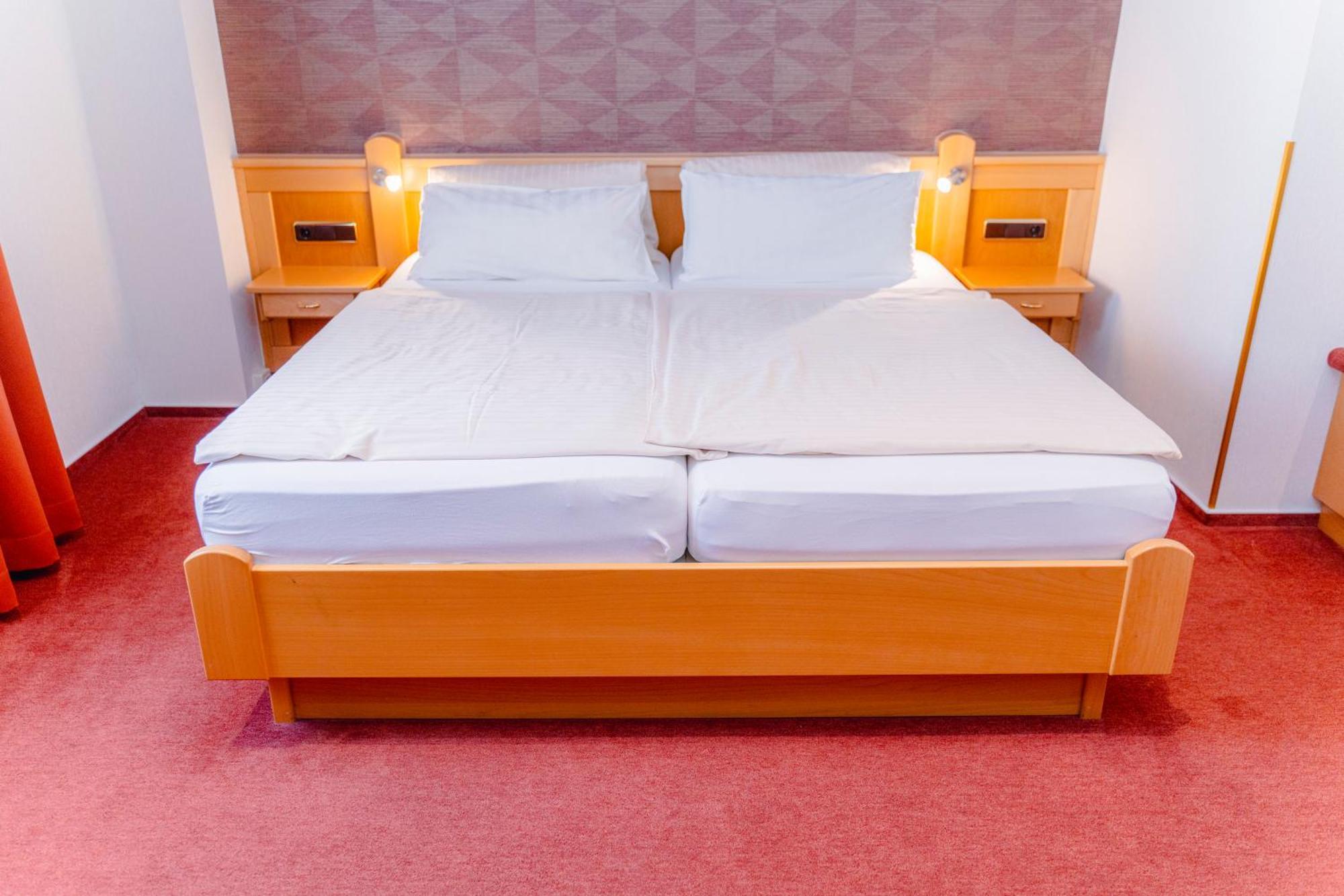 Hotel Unter Den Linden Рюдесхайм-на-Рейне Экстерьер фото