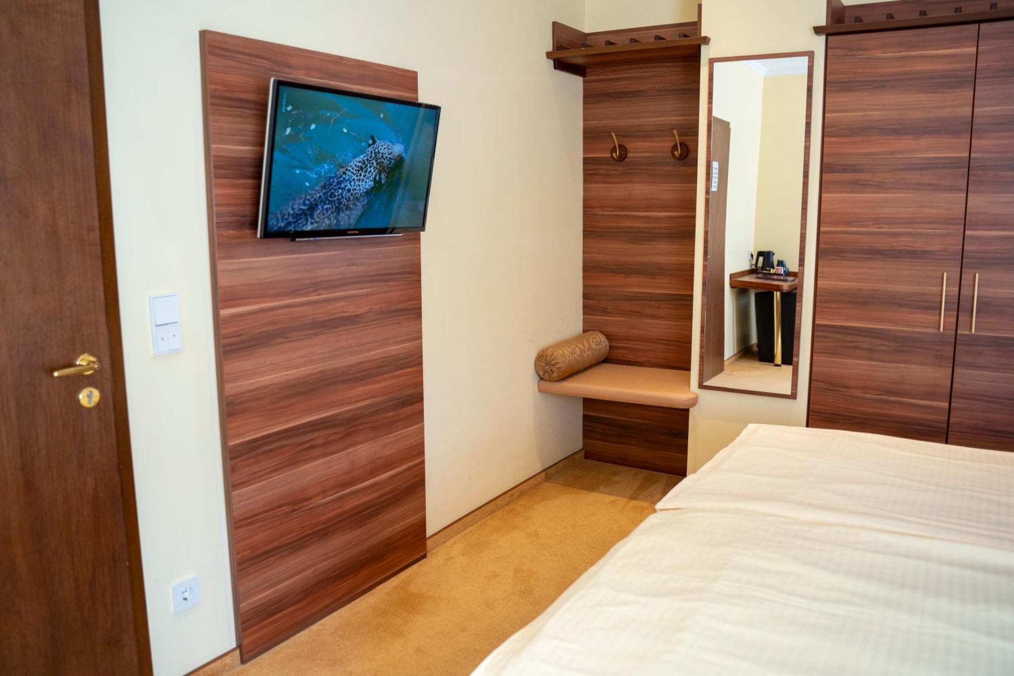 Hotel Unter Den Linden Рюдесхайм-на-Рейне Экстерьер фото