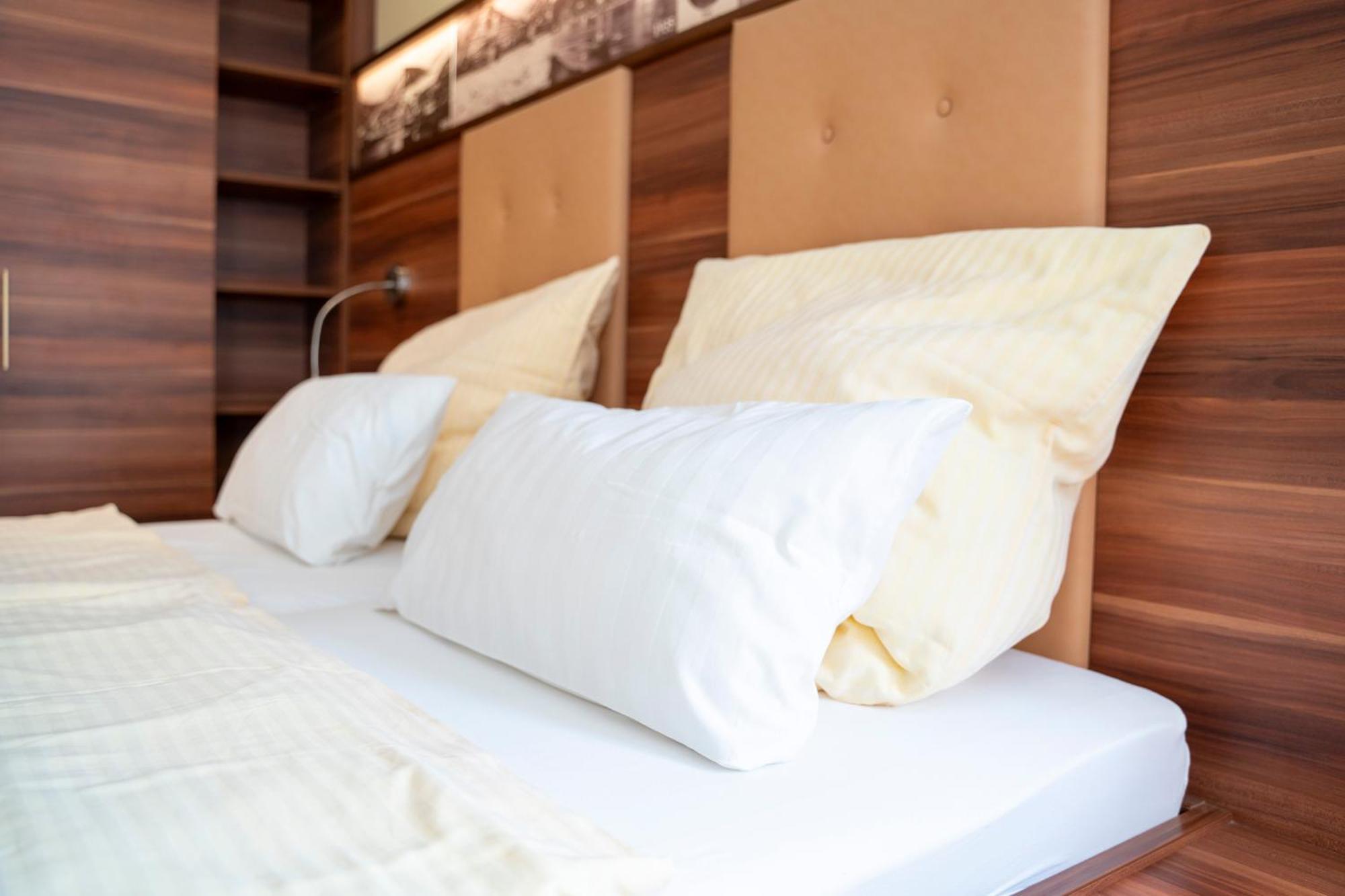 Hotel Unter Den Linden Рюдесхайм-на-Рейне Экстерьер фото